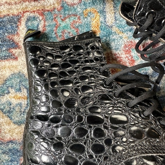 Vintage Dr. Martens England Embossed Leather Black Boots Size 5 - Picture 10 of 13